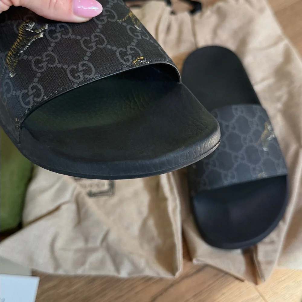 Gucci Men’s Tiger Print Slide Sandal
